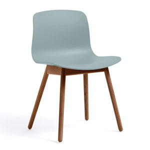 Silla About A Chair AAC 12 · HAY · dusty blue 2.0 / Varnished Walnut