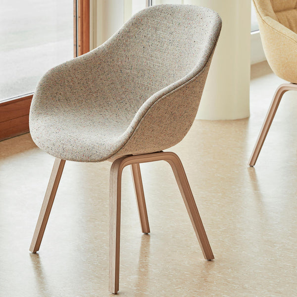 Silla tapizada About A Chair AAC 123 · HAY · ambiente