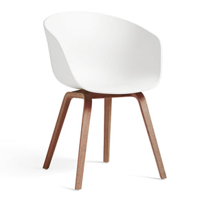 Silla About A Chair AAC 22 · HAY · white 2.0 / Varnished Walnut