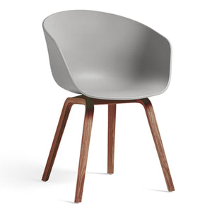 Silla About A Chair AAC 22 · HAY · concrete grey 2.0 / Varnished Walnut