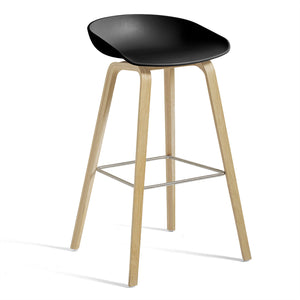 Taburete alto About A Stool AAS 32 · HAY · black 2.0 / H 75 cm / Varnished Oak / Stainless Steel