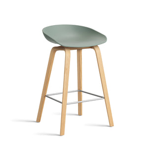 Taburete alto About A Stool AAS 32 · HAY · fall green 2.0 / H 65 cm / Varnished Oak / Stainless Steel