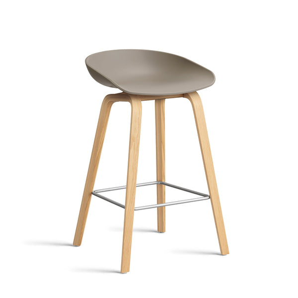 Taburete alto About A Stool AAS 32 · HAY · khaki 2.0 / H 65 cm / Varnished Oak / Stainless Steel
