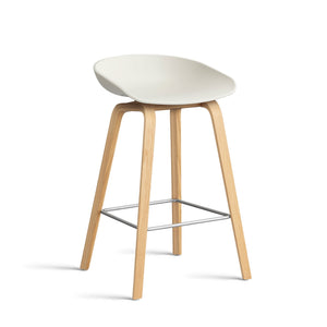 Taburete alto About A Stool AAS 32 · HAY · melange cream 2.0 / H 65 cm / Varnished Oak / Stainless Steel
