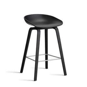 Taburete alto About A Stool AAS 32 · HAY · black 2.0 / H 65 cm / Black-Lacquered Oak / Stainless Steel