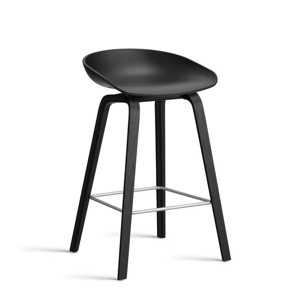 Taburete alto About A Stool AAS 32 · HAY · black 2.0 / H 65 cm / Black-Lacquered Oak / Stainless Steel