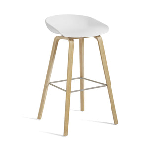 Taburete alto About A Stool AAS 32 · HAY · white 2.0 / H 65 cm / Varnished Oak / Stainless Steel
