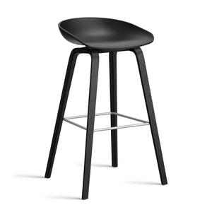 Taburete alto About A Stool AAS 32 · HAY · black 2.0 / H 75 cm / Black-Lacquered Oak / Stainless Steel