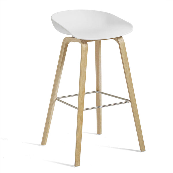 Taburete alto About A Stool AAS 32 · HAY · white 2.0 / H 75 cm / Varnished Oak / Stainless Steel