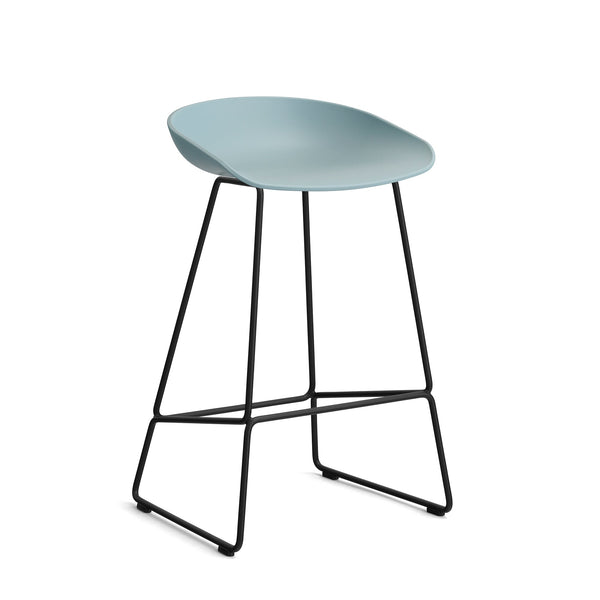 Taburete alto About A Stool AAS 38 · HAY · dusty blue 2.0 / H 76 cm / Powder-Coated Black