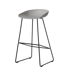 Taburete alto About A Stool AAS 38 · HAY · concrete grey 2.0 / H 85 cm / Powder-Coated Black
