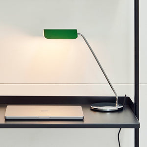 Lámpara de escritorio Apex · HAY · ambiente