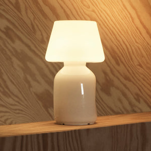 Lámpara portátil Apollo · HAY · ambiente