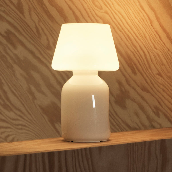 Lámpara portátil Apollo · HAY · ambiente