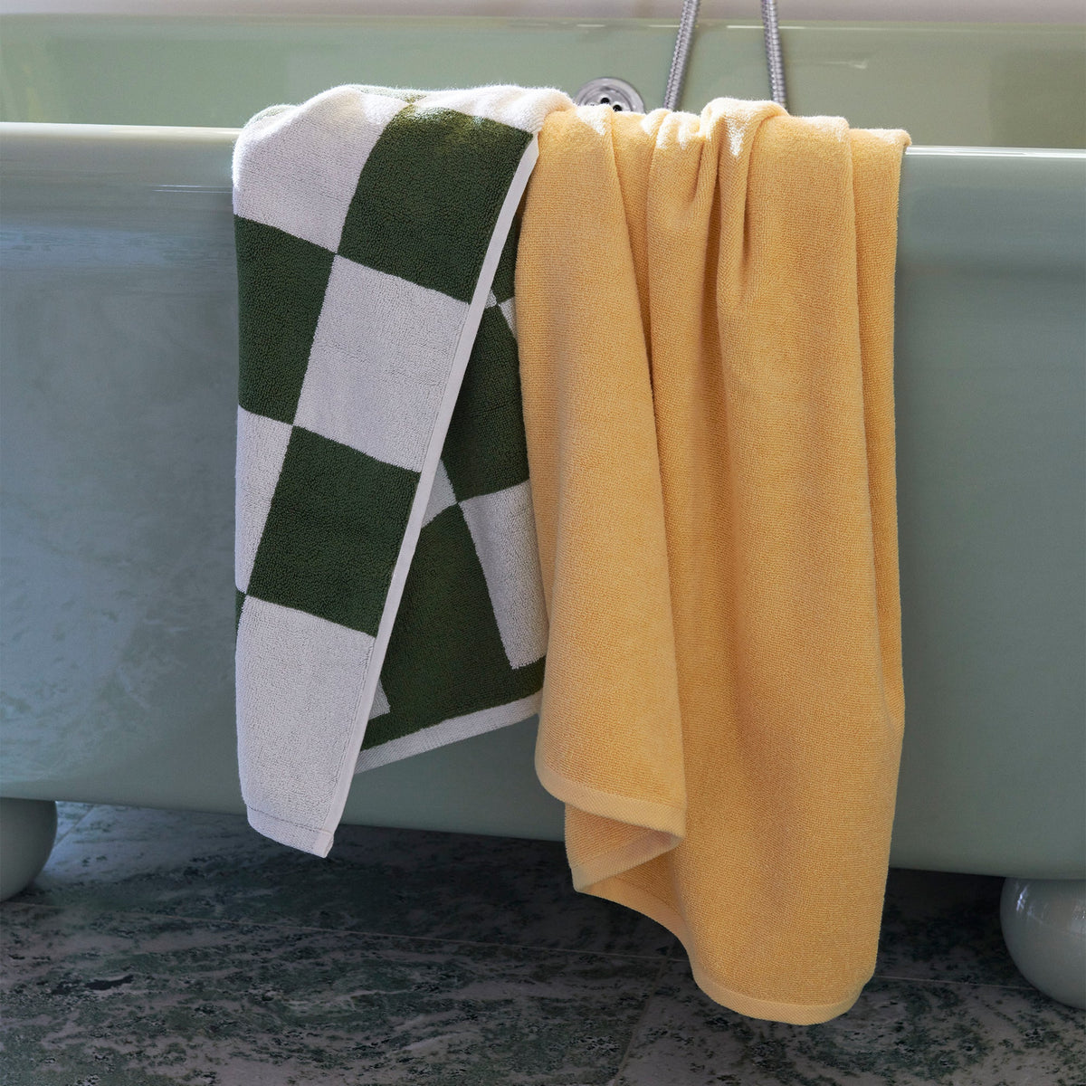 Alfombrilla de baño Check · HAY · ambiente