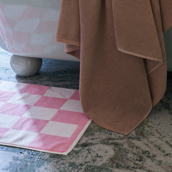 Alfombrilla de baño Check · HAY · ambiente