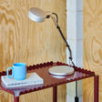 Lámpara de escritorio Cupola · HAY · ambiente
