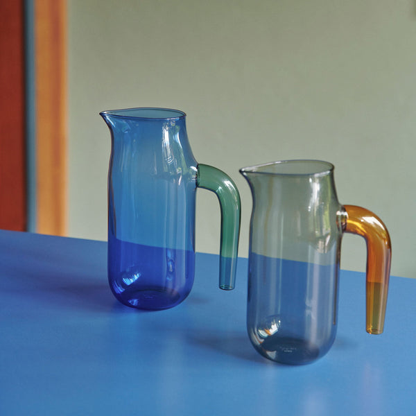 Jarra de vidrio Glass Pitcher · HAY · ambiente
