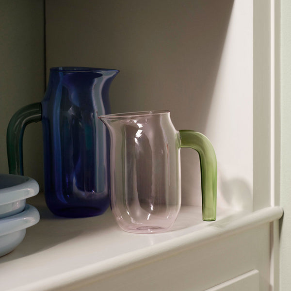 Jarra de vidrio Glass Pitcher · HAY · ambiente