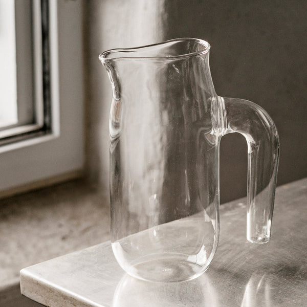 Jarra de vidrio Glass Pitcher · HAY · ambiente