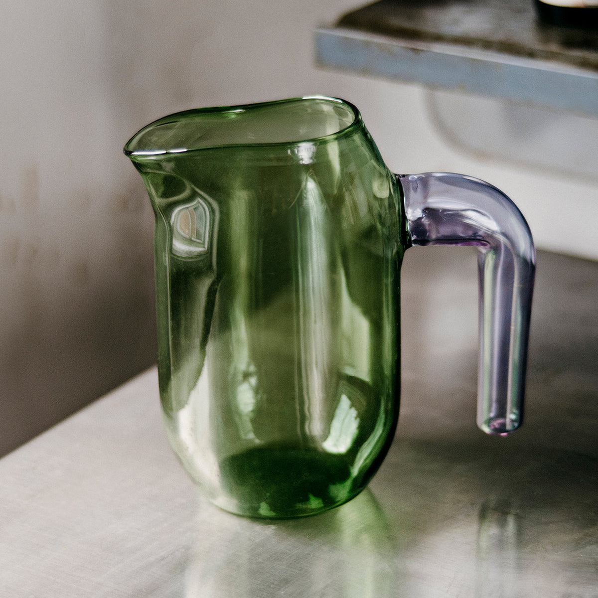 Jarra de vidrio Glass Pitcher · HAY · ambiente