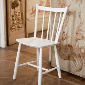 Silla J41 · HAY · ambiente