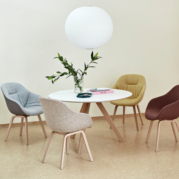 Silla tapizada About A Chair AAC 123 · HAY · ambiente
