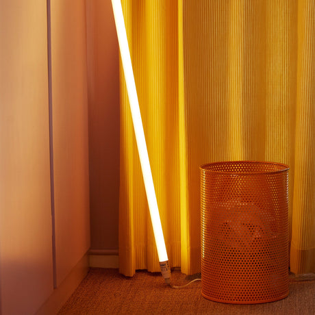 Barra de luz LED Neon · HAY · ambiente