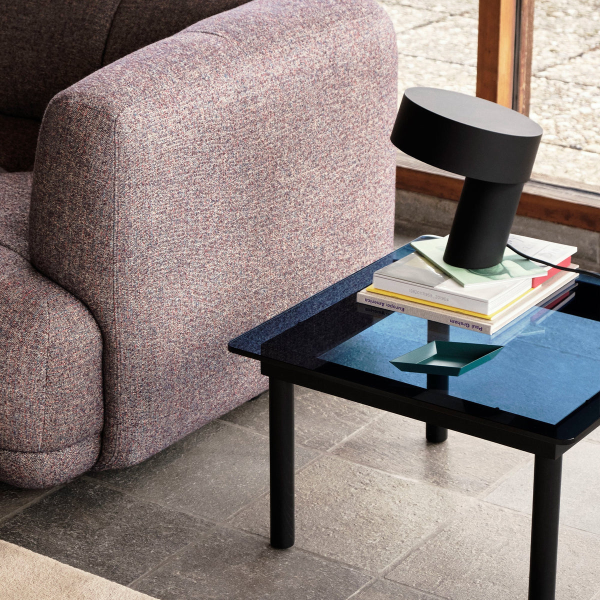 Lámpara de mesa Slant · HAY · ambiente