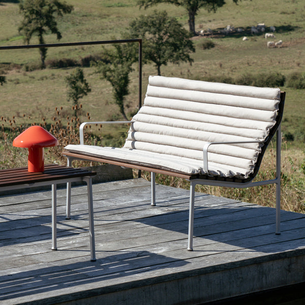 Cojines para banco lounge de exterior Traverse Quilted · HAY · ambiente