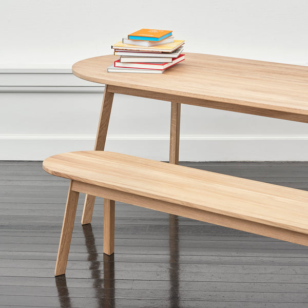Mesa de comedor Triangle Leg · HAY · ambiente