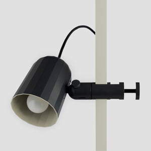 Lámpara de pinza Noc Light · HAY · ambiente