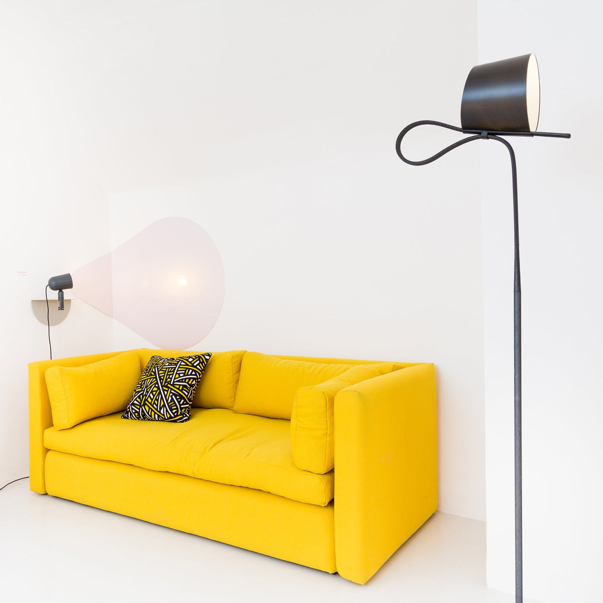 Lámpara de pinza Noc Light · HAY · ambiente