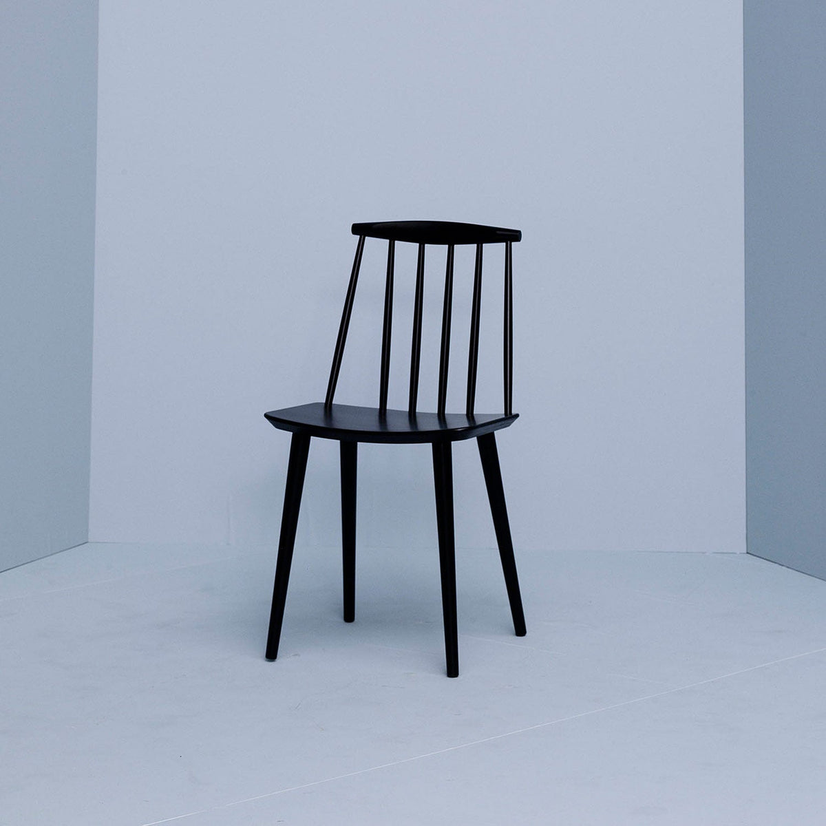 Silla J77 · HAY · ambiente