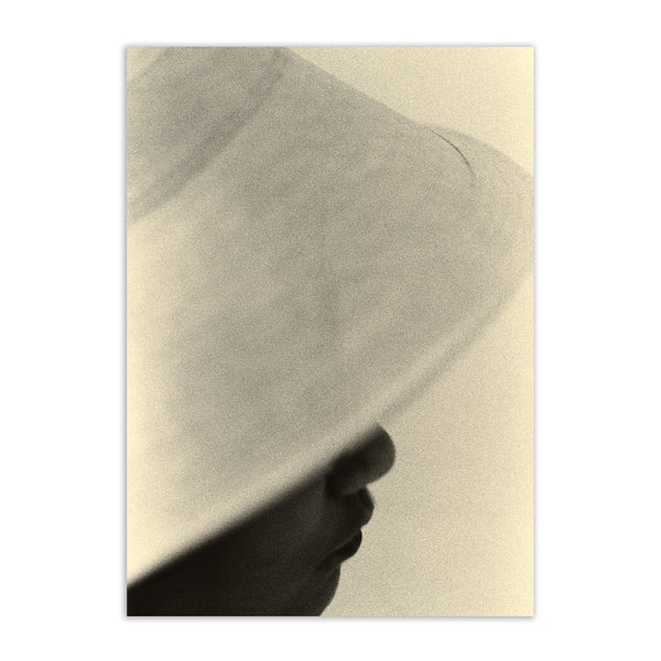 Lámina Girl and Hat de Paper Collective