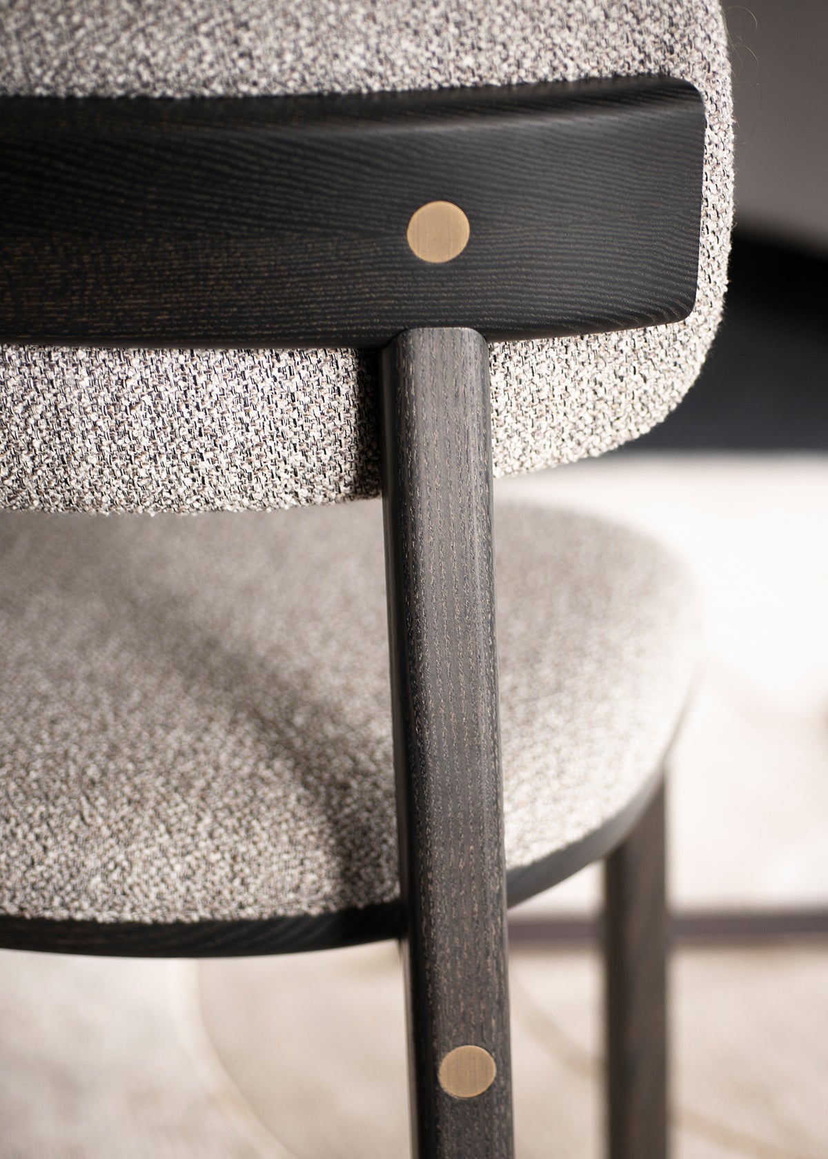 Silla Helvetica, vista 3