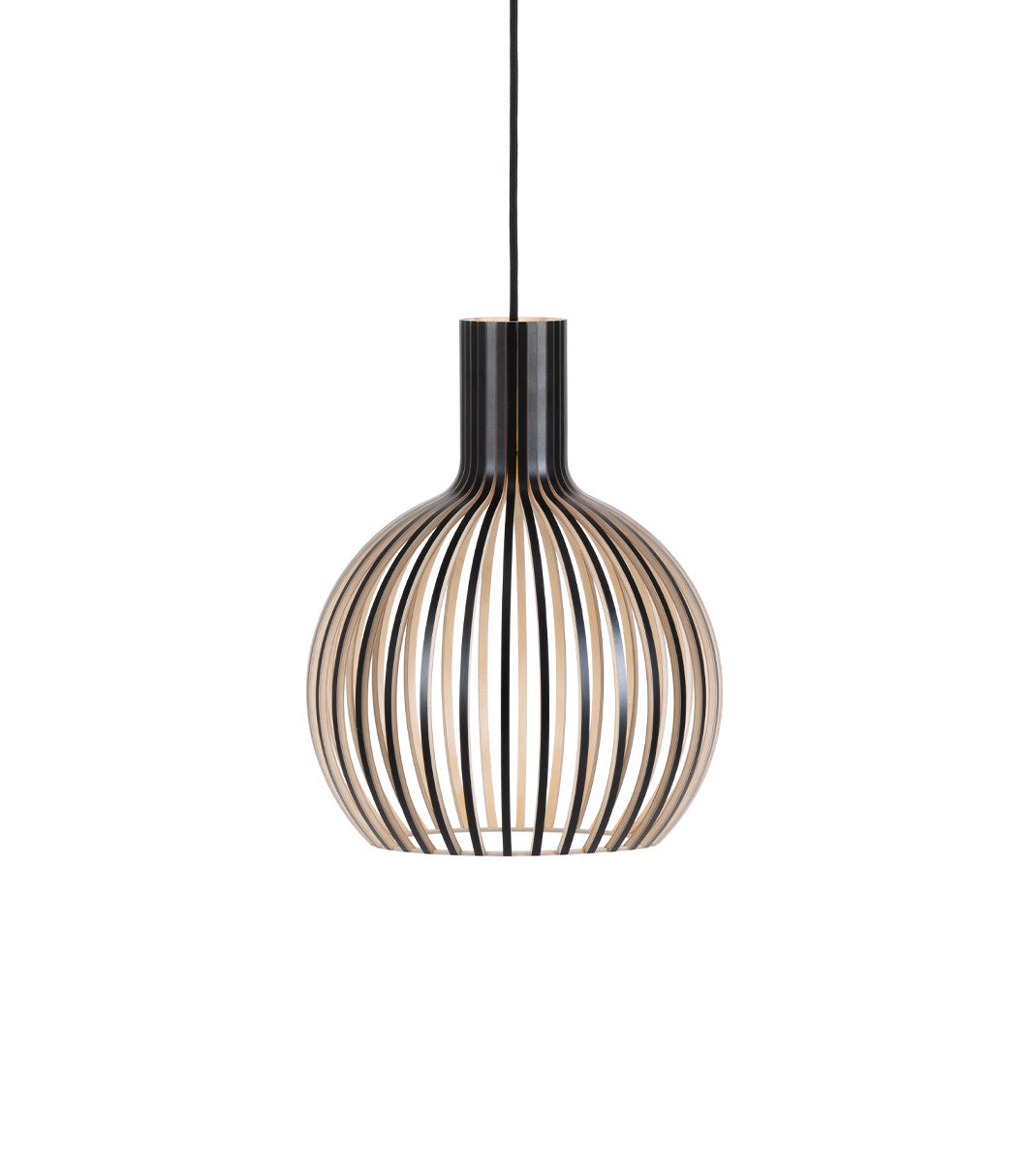 Octo Tre 4242 · Laminado negro