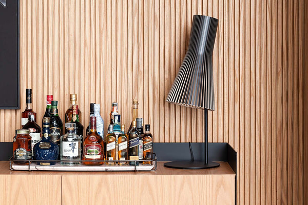 Lámpara de sobremesa Secto 4220 de Secto Design en un interior