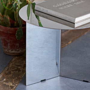 Mesa auxiliar Slit Table Round · HAY · ambiente