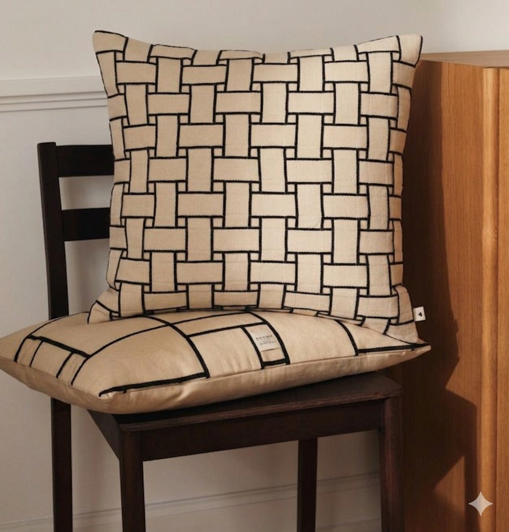 Lattice Cushion Off-White/Black